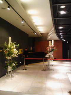 100325-1216ホールロビー1.jpg
